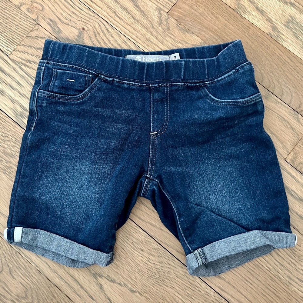 Tractr Pull On Stretchy Denimn Shorts. Size 6.